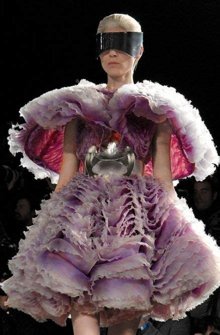 alexander mcqueen sculptural fashion.